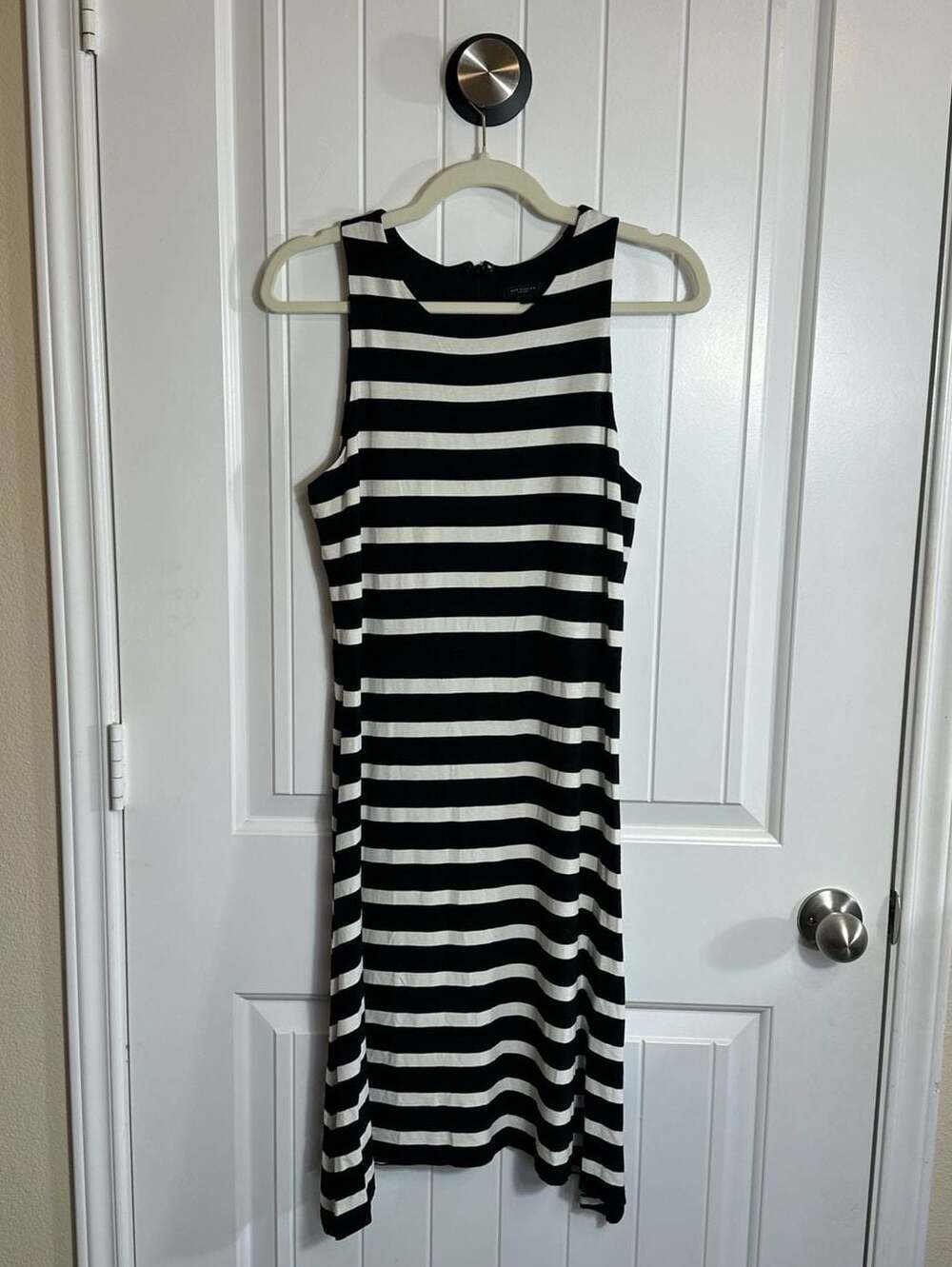Ann Taylor Black & Cream Striped Sleeveless Sharkbite Dress Size 8 - Picture 2 of 8